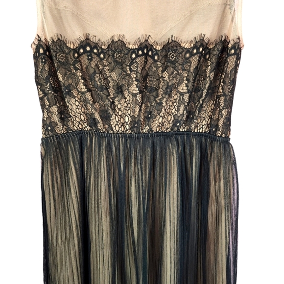 Forever 21 black and nude lace overlay dress - Picture 5 of 6